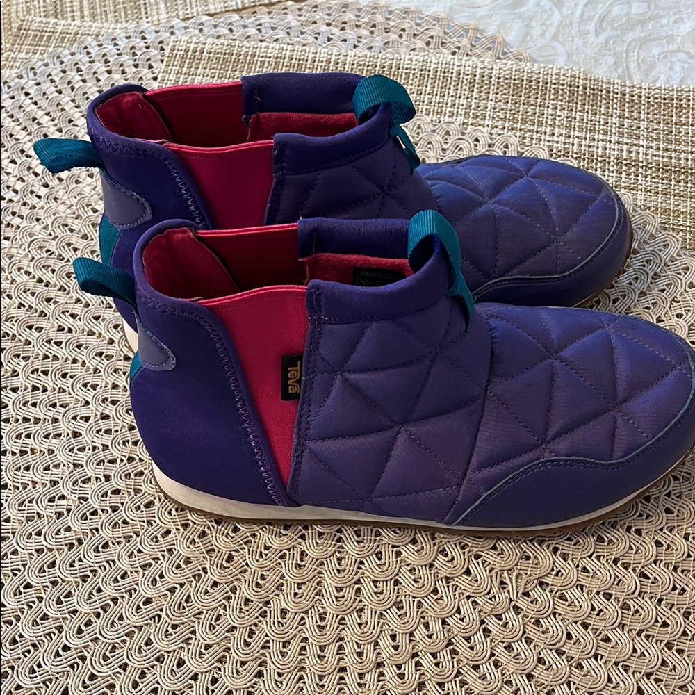 Teva Purple Teva Ember Mid shoes ultraviolet purple with pink accents. Size 4